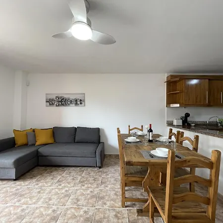 Markethome Cozy 2br Near Airport Apartment Guaza